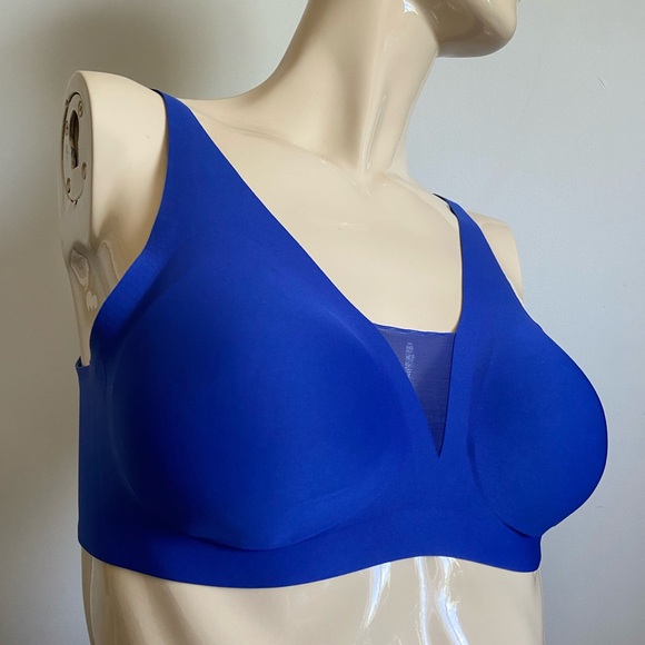 Knix M+ wireless bra in blue with plunging neckline and mesh detail - Picture 6 of 16